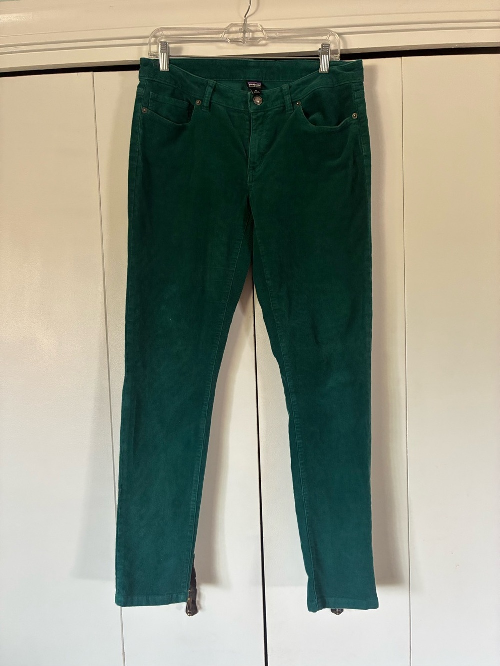 Patagonia Women’s Green Corduroy Jeans - size 31 large